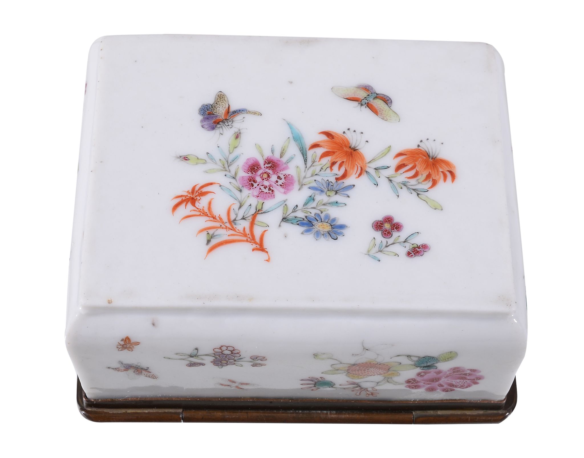 A Chinese Export Famille Rose snuff box and cover, the base18th century, the base painted with - Image 4 of 4