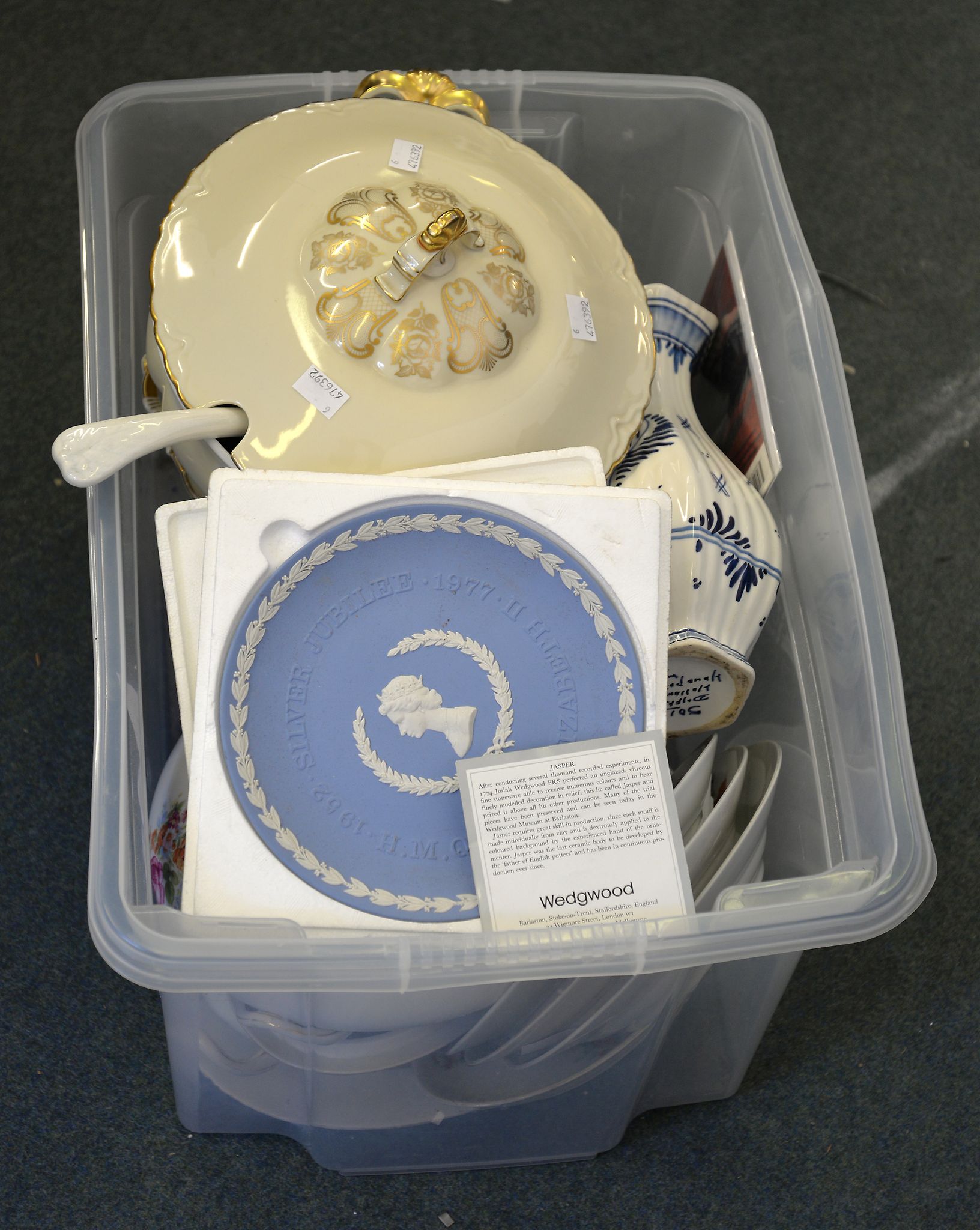 A modern Delft vase, a Wedgwood blue and white jasperware plate to commemorate Her Majesty's