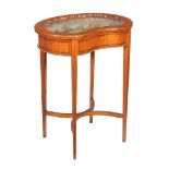 An Edwardian satinwood and crossbanded kidney shaped bijouterie table, circa 1910, 77cm high, 62cm