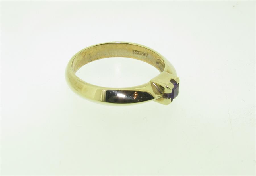 9ct Yellow Gold Amethyst ring. - Image 2 of 2