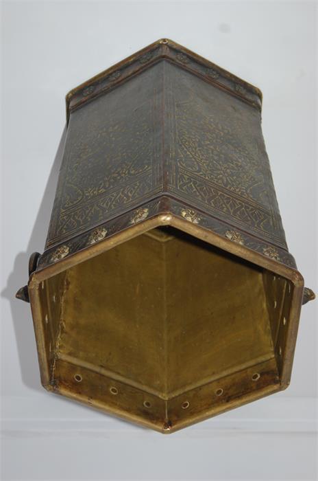 Hexagonal 19th / 20th Century Large Engraved Blackened Brass Umbrella Stand - Bild 2 aus 5