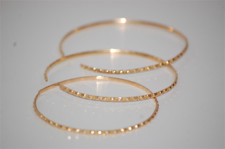 Three Persian Gold Bangles With Angular Cut Decoration Testing As 18 ct Plus - Image 4 of 4