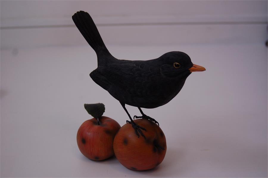 MIKE WOOD, Life Size Carving Of A Blackbird On Two Apples - Bild 9 aus 9