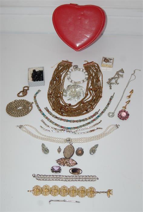 A Small Quantity of Vintage Costume Jewellery