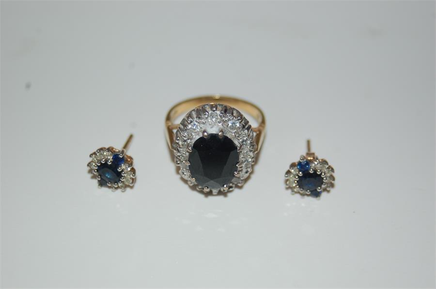 18 ct Gold/White Gold Dress Ring, Large Claw Set Sapphire Surrounded by Diamonds With Earrings. - Image 7 of 9