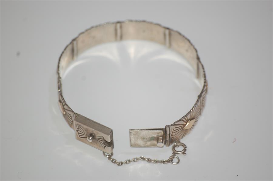 A 14ct and Sterling Silver Bracelet by Designer Pat Bedoni - Image 8 of 8