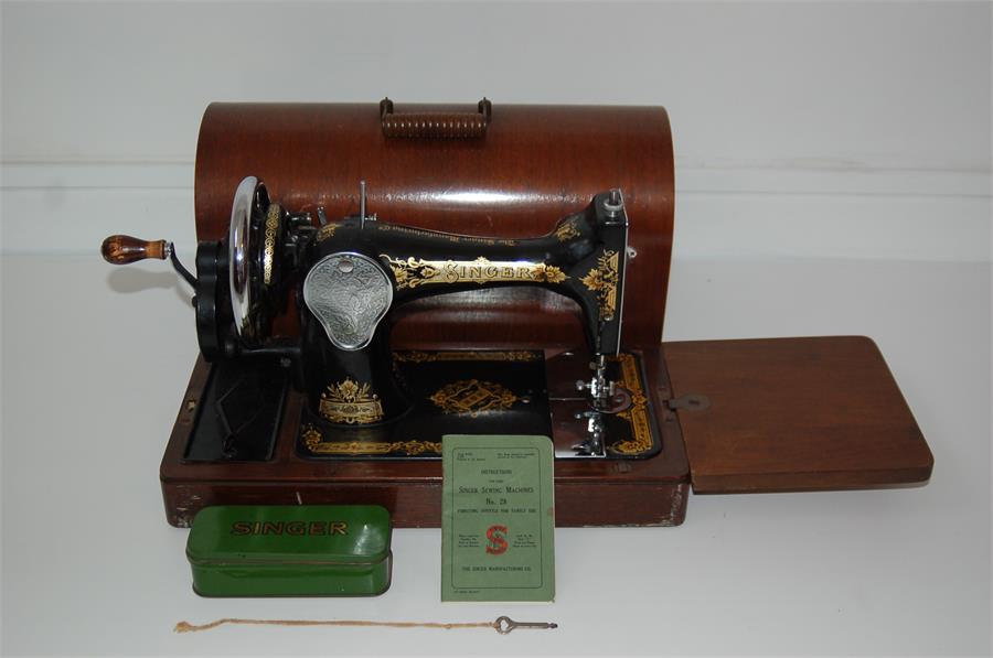 Vintage Singer Sewing Machine E.C 348395 1939 / 1940