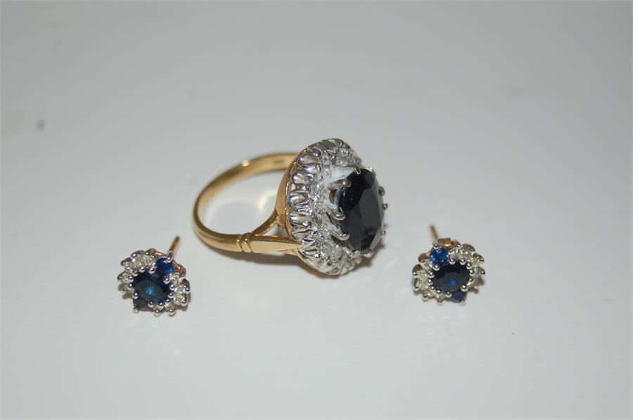 18 ct Gold/White Gold Dress Ring, Large Claw Set Sapphire Surrounded by Diamonds With Earrings. - Image 8 of 9