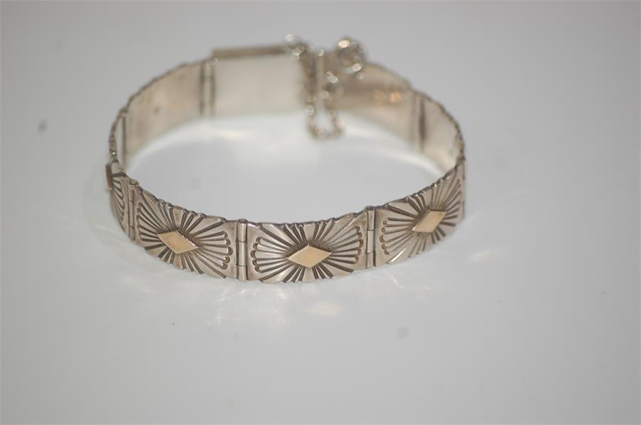 A 14ct and Sterling Silver Bracelet by Designer Pat Bedoni - Image 5 of 8