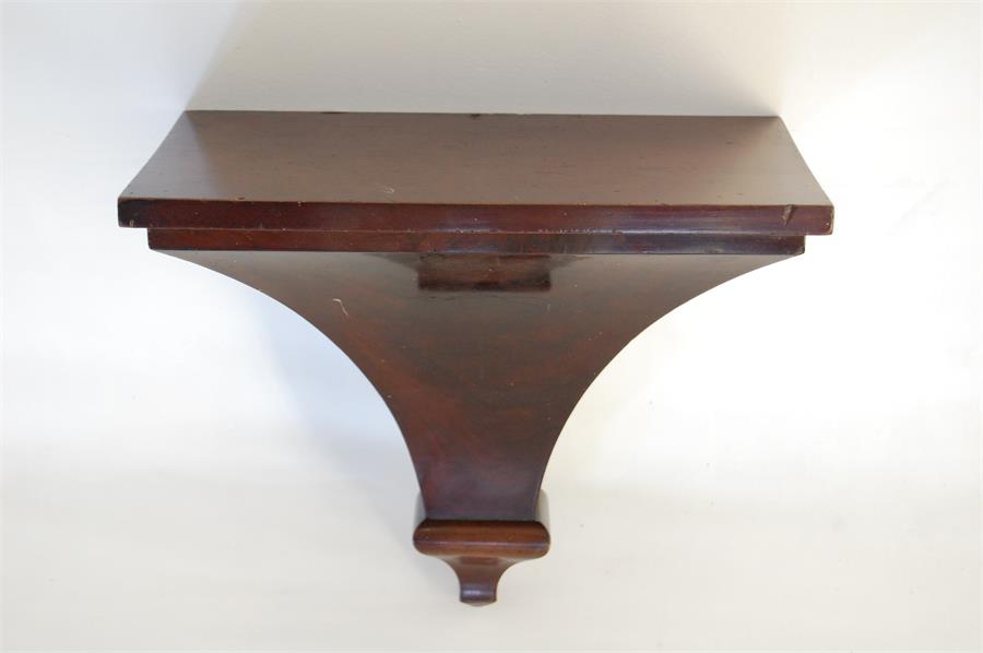 A Georgian Mahogany Wall Bracket