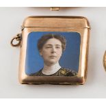 9ct Vesta Case enamel portrait of lady to cover