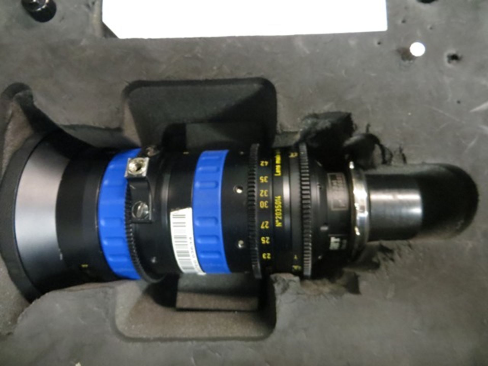 Pair 3D Augineaux Optimo DP 16-42 feet t2.8 lenses s/n 2035014 & 2035033 c/w flight case - Image 2 of 3