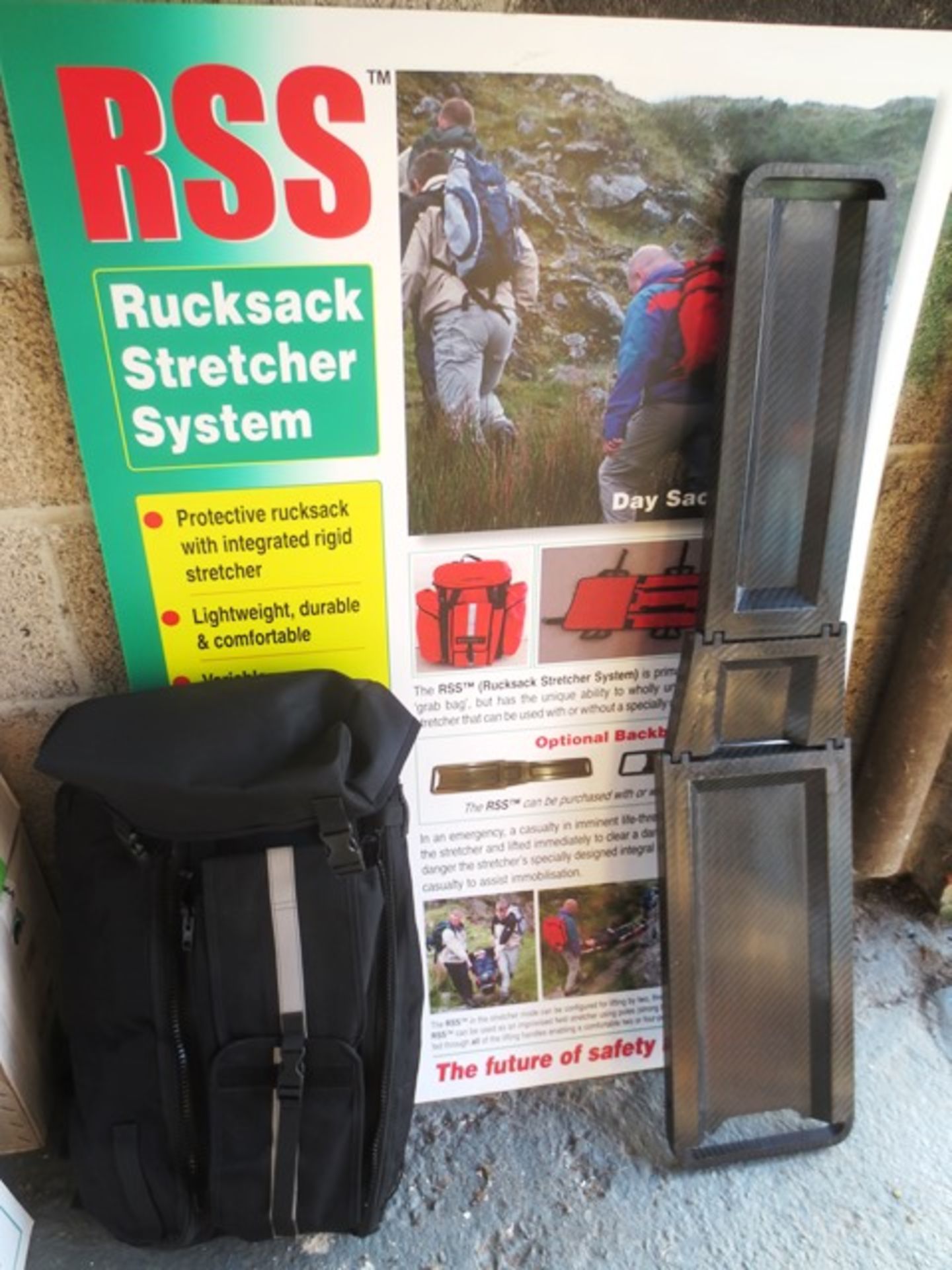 Black Rucksack Stretcher Systems (RSS) Day sack/grab bag, fold out rucksack stretcher, with - Image 2 of 9