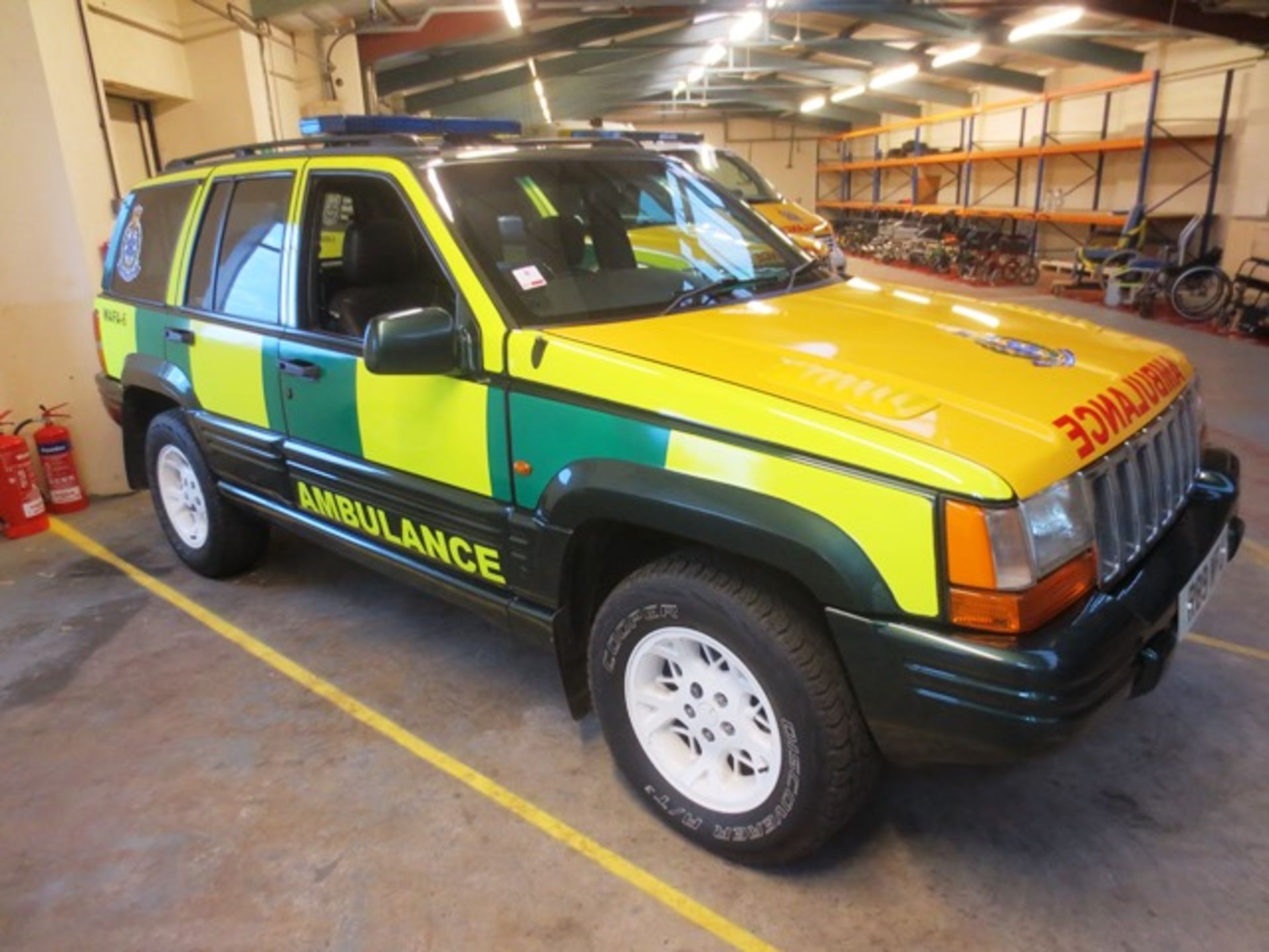 Jeep Grand Cherokee Orvis 4x4, petrol, automatic, casualty recovery vehicle, reg no: R89 WFJ, MOT: - Image 3 of 10