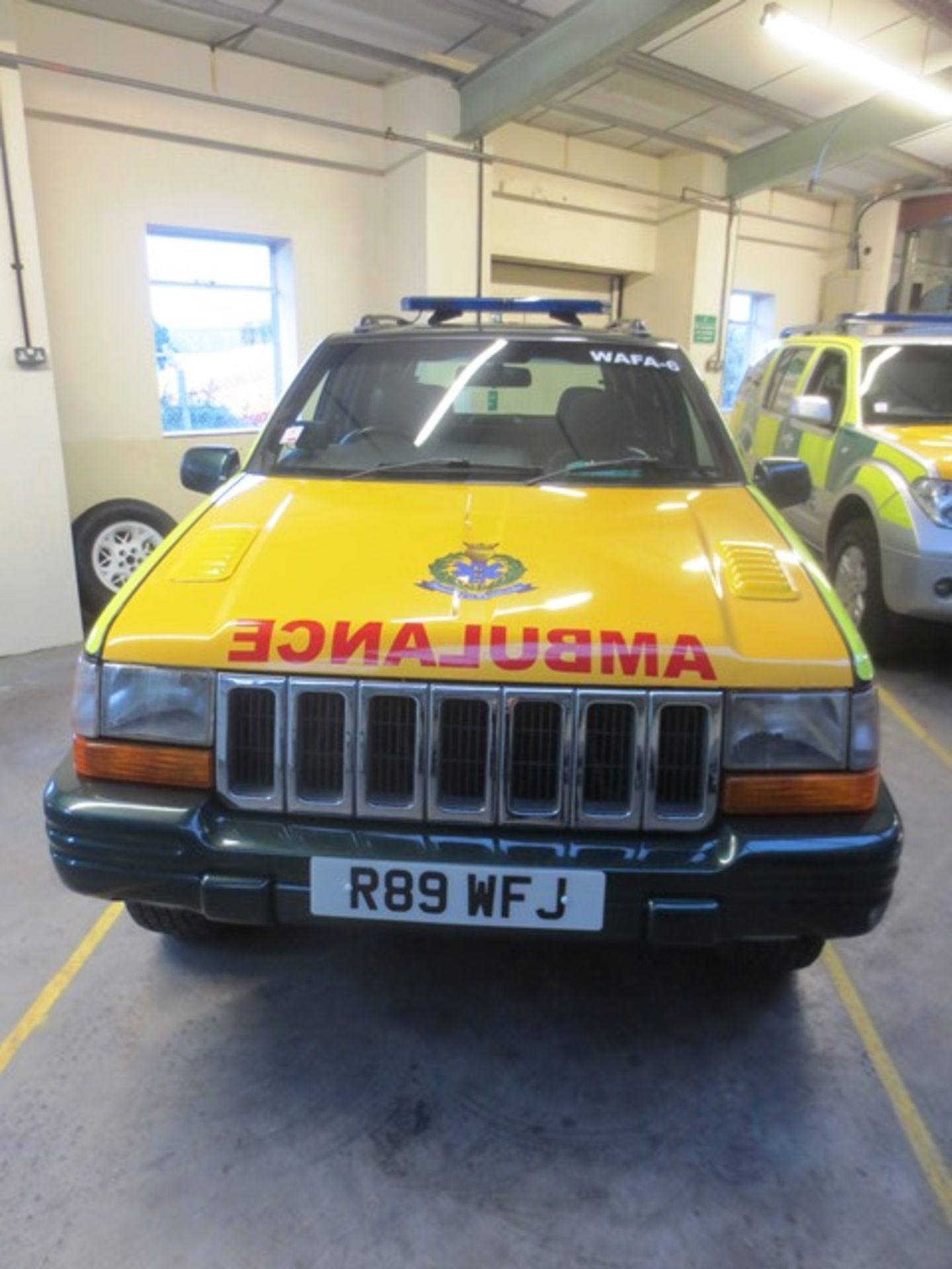 Jeep Grand Cherokee Orvis 4x4, petrol, automatic, casualty recovery vehicle, reg no: R89 WFJ, MOT: - Image 2 of 10