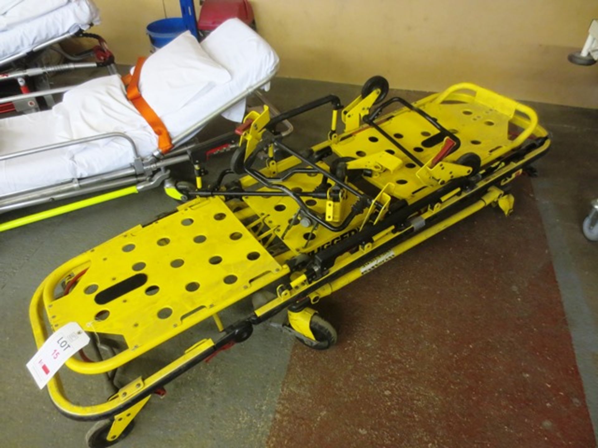 Stryker rugged mobile collapsible stretcher, 500lb capacity (Please note: for spares/repairs only,