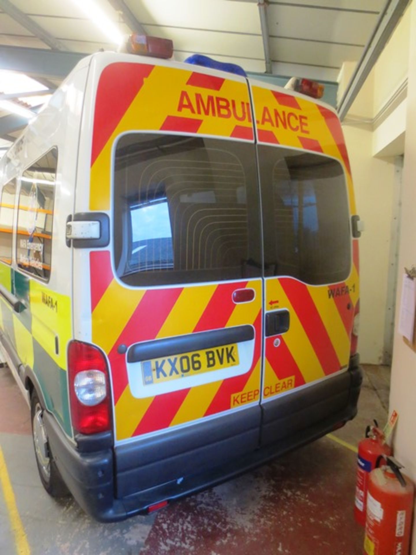 Renault Master LM35 Dci 100 LWB 2463cc diesel ambulance, reg no: KX06 BVK, MOT: 8/2/17, Company ref: - Image 6 of 13