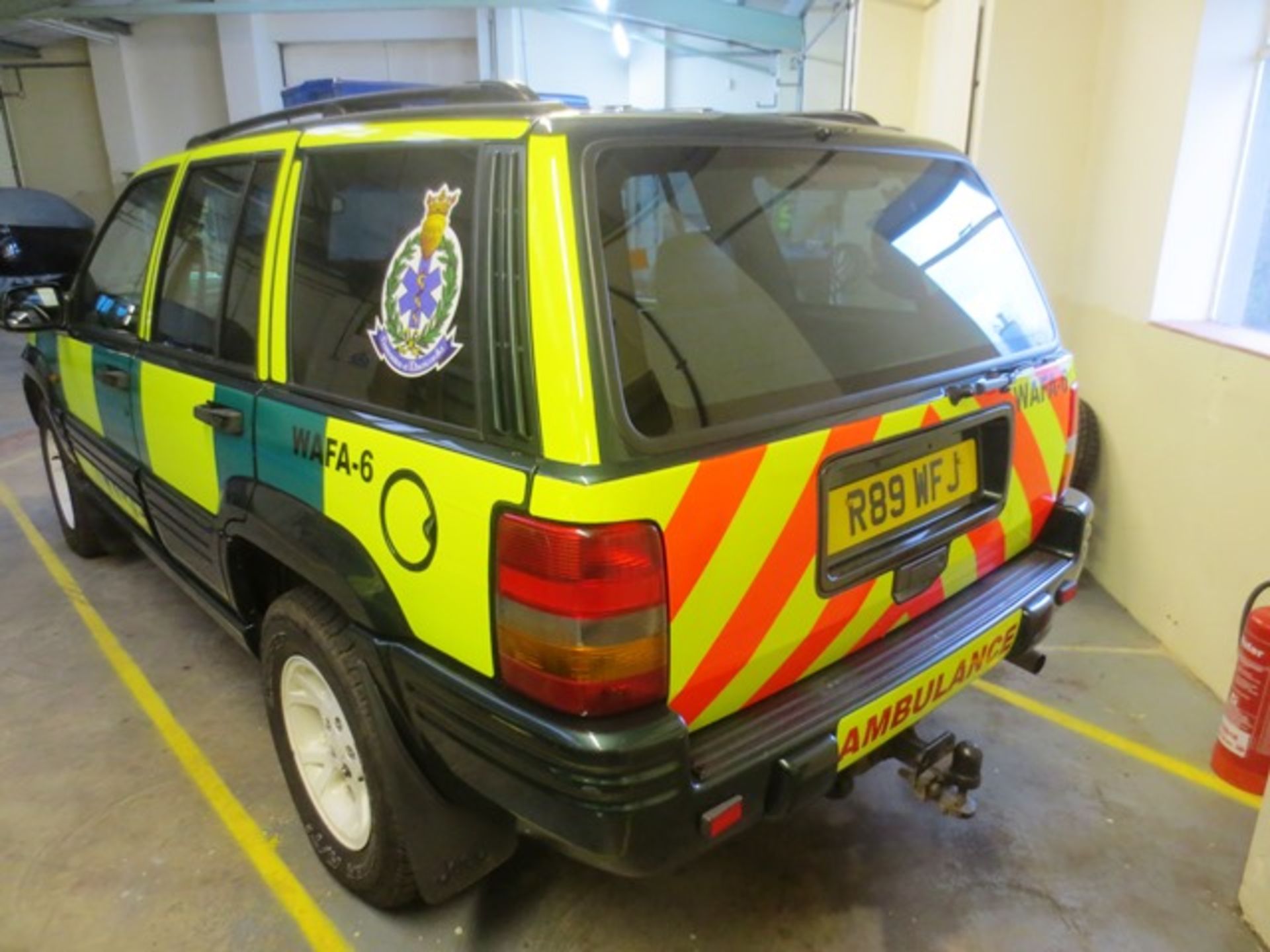 Jeep Grand Cherokee Orvis 4x4, petrol, automatic, casualty recovery vehicle, reg no: R89 WFJ, MOT: - Image 6 of 10