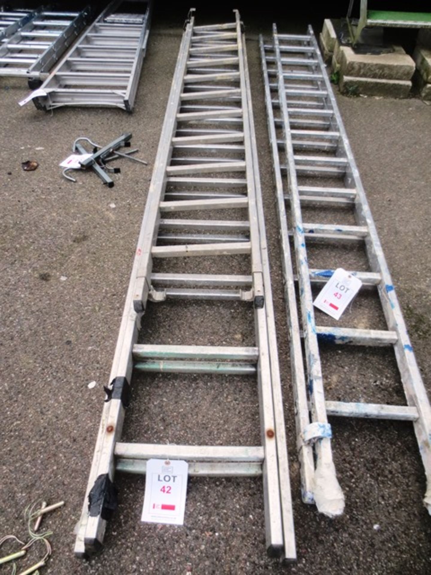 Triple extension 36 tread aluminium ladder