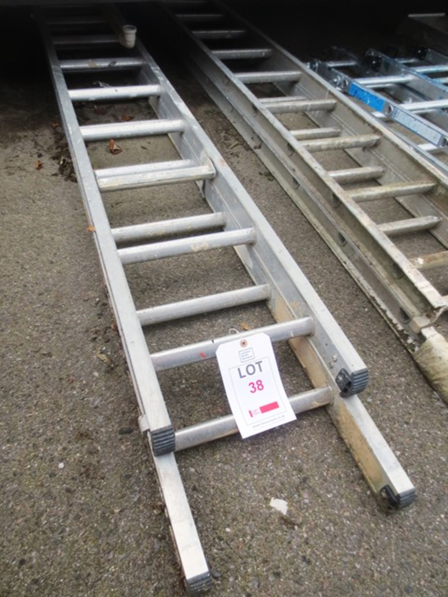 Double extension 24 tread aluminium ladder