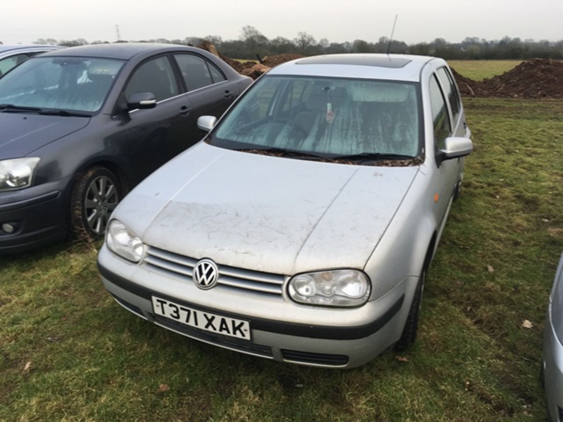 VW Golf 1.6 5 dr hatchback Registration Number T371 XAK THIS VEHICLE IS BEING SOLD AS SPARES OR