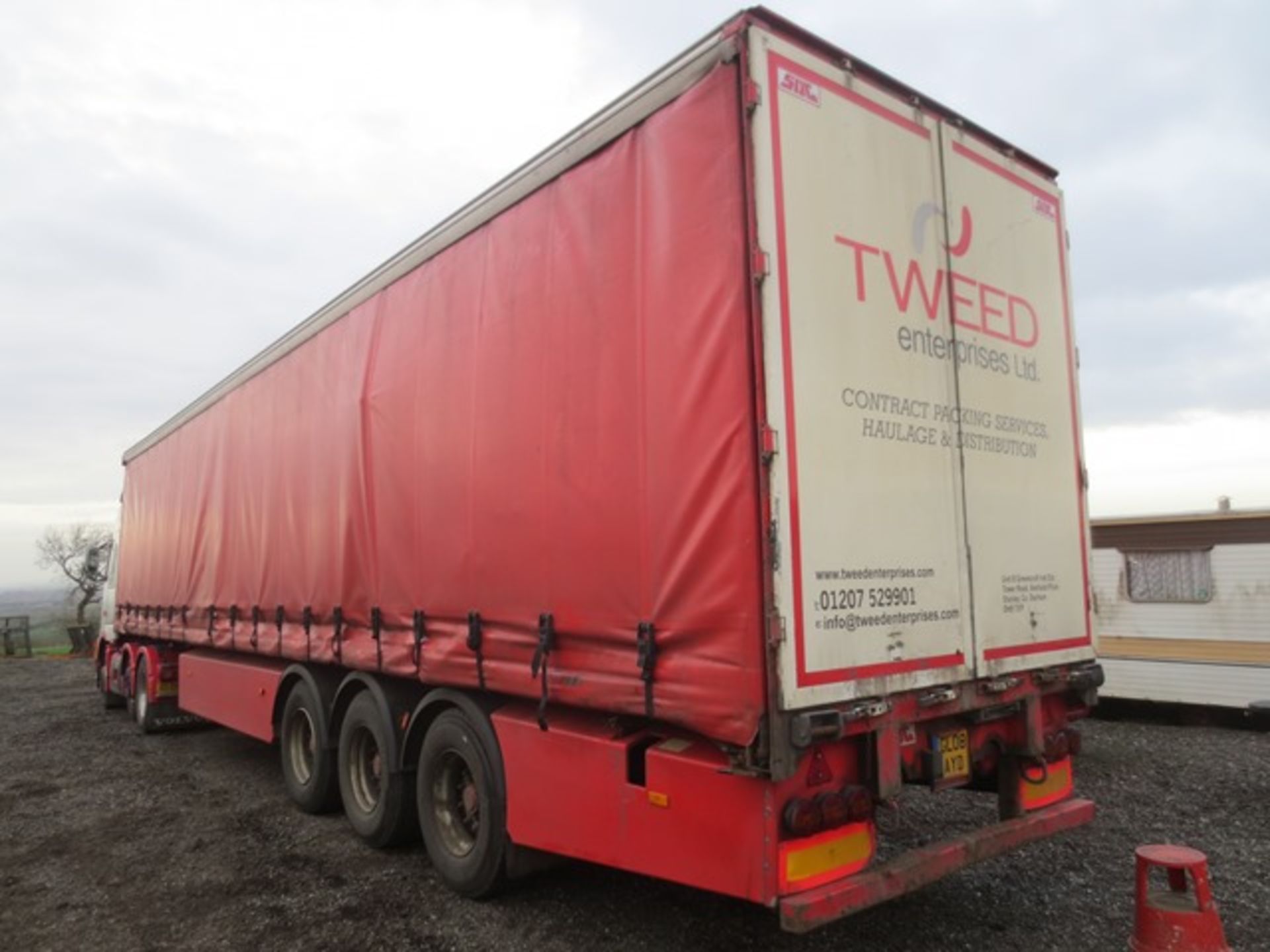 SDC triaxle curtainsider (2006) (NB this lot will be retained until Friday 10th March) - Image 3 of 10
