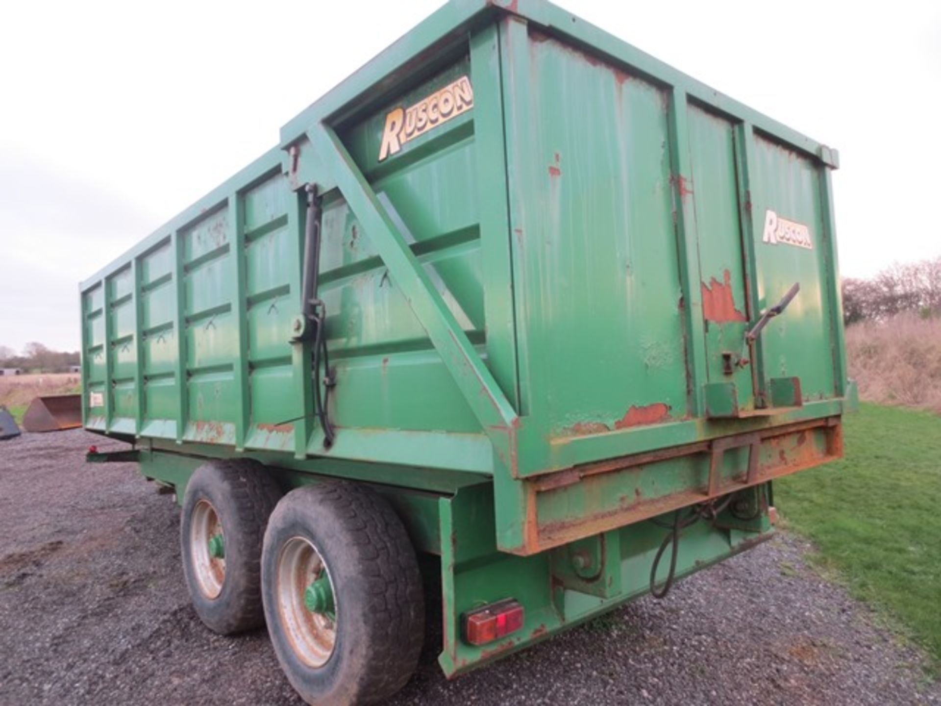 Ruscon twin axle agricultural tipping trailer - Image 3 of 5