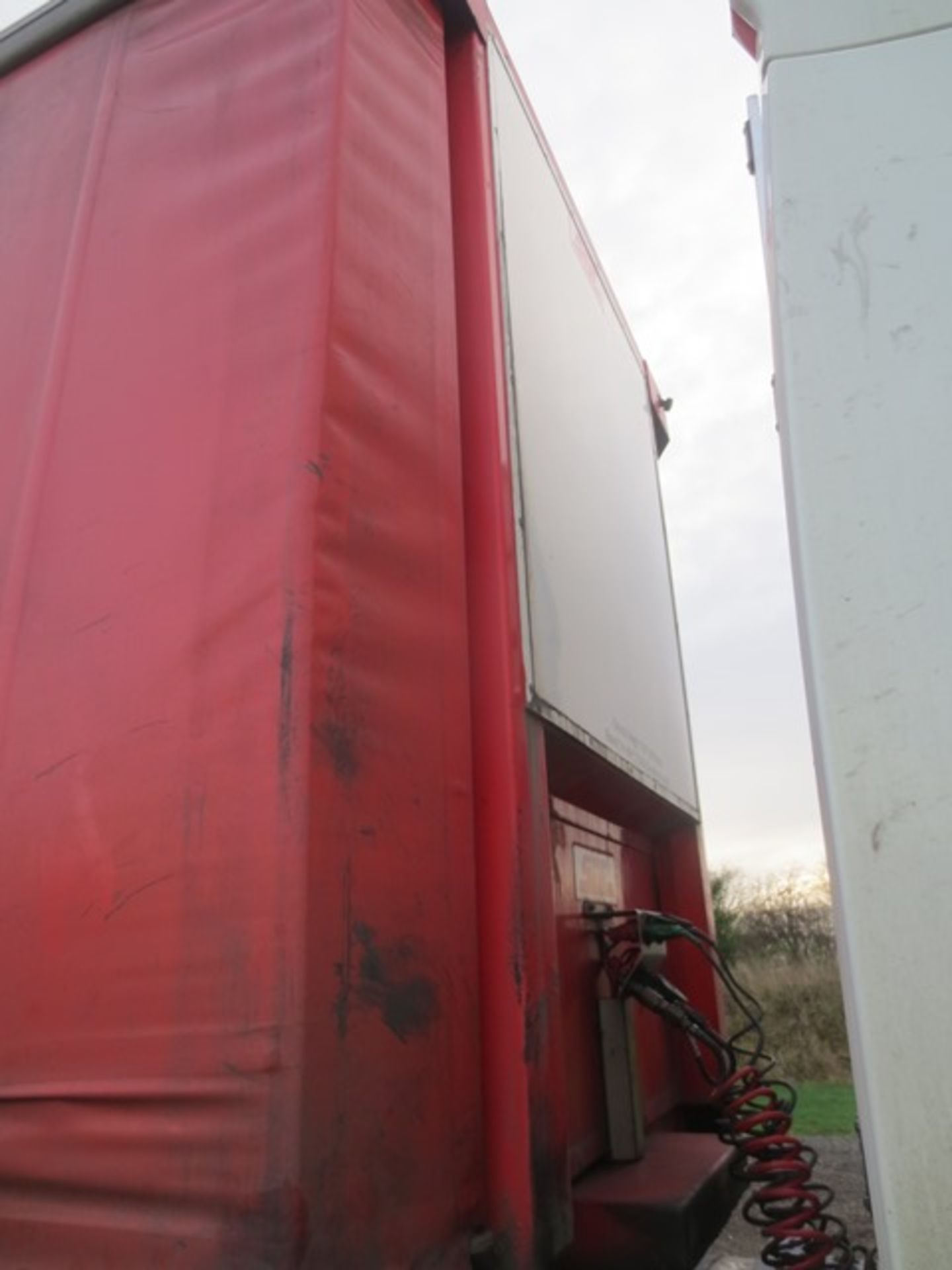 SDC triaxle curtainsider (2006) (NB this lot will be retained until Friday 10th March) - Image 2 of 10