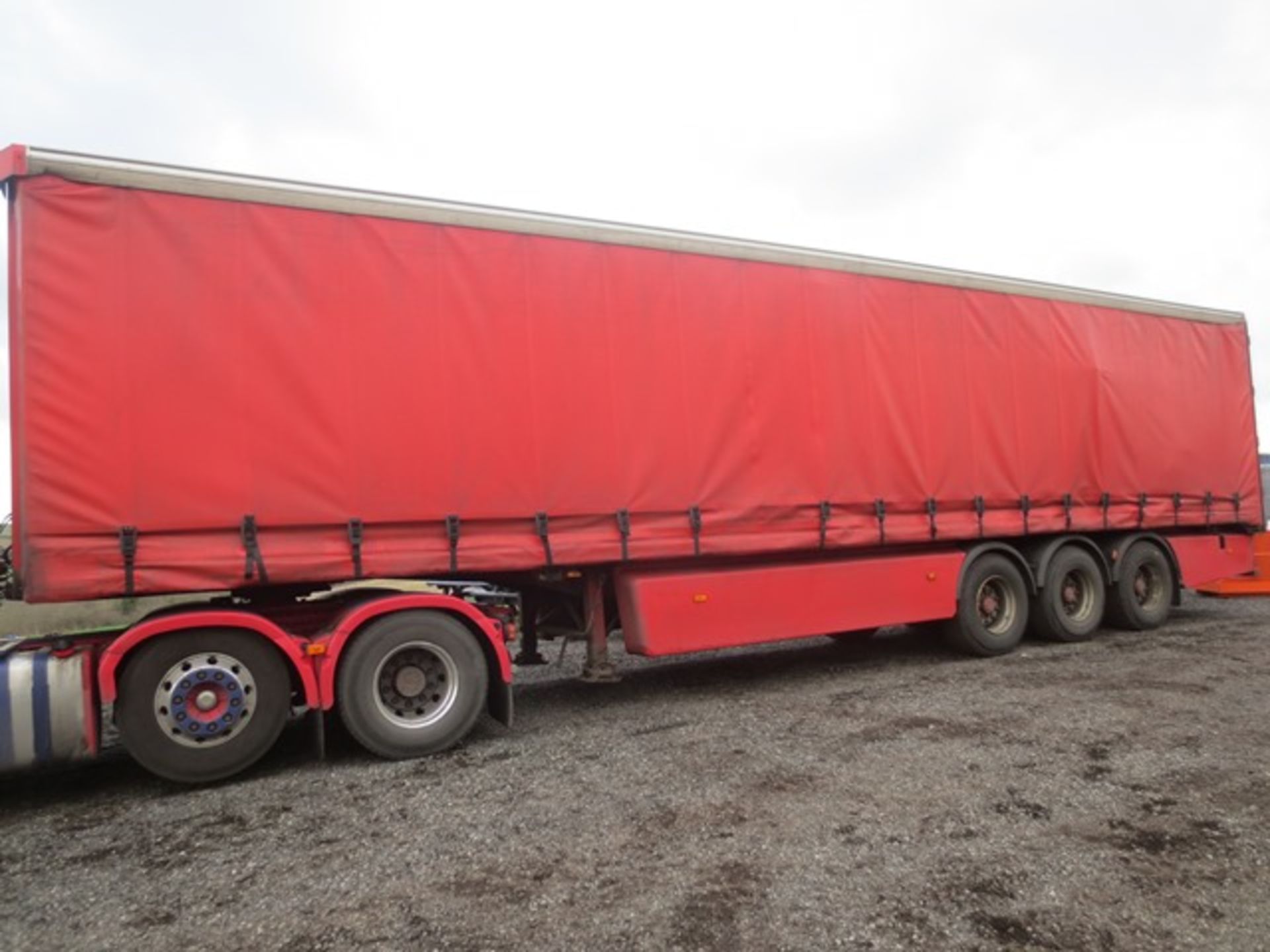 SDC triaxle curtainsider (2006) (NB this lot will be retained until Friday 10th March) - Image 6 of 10