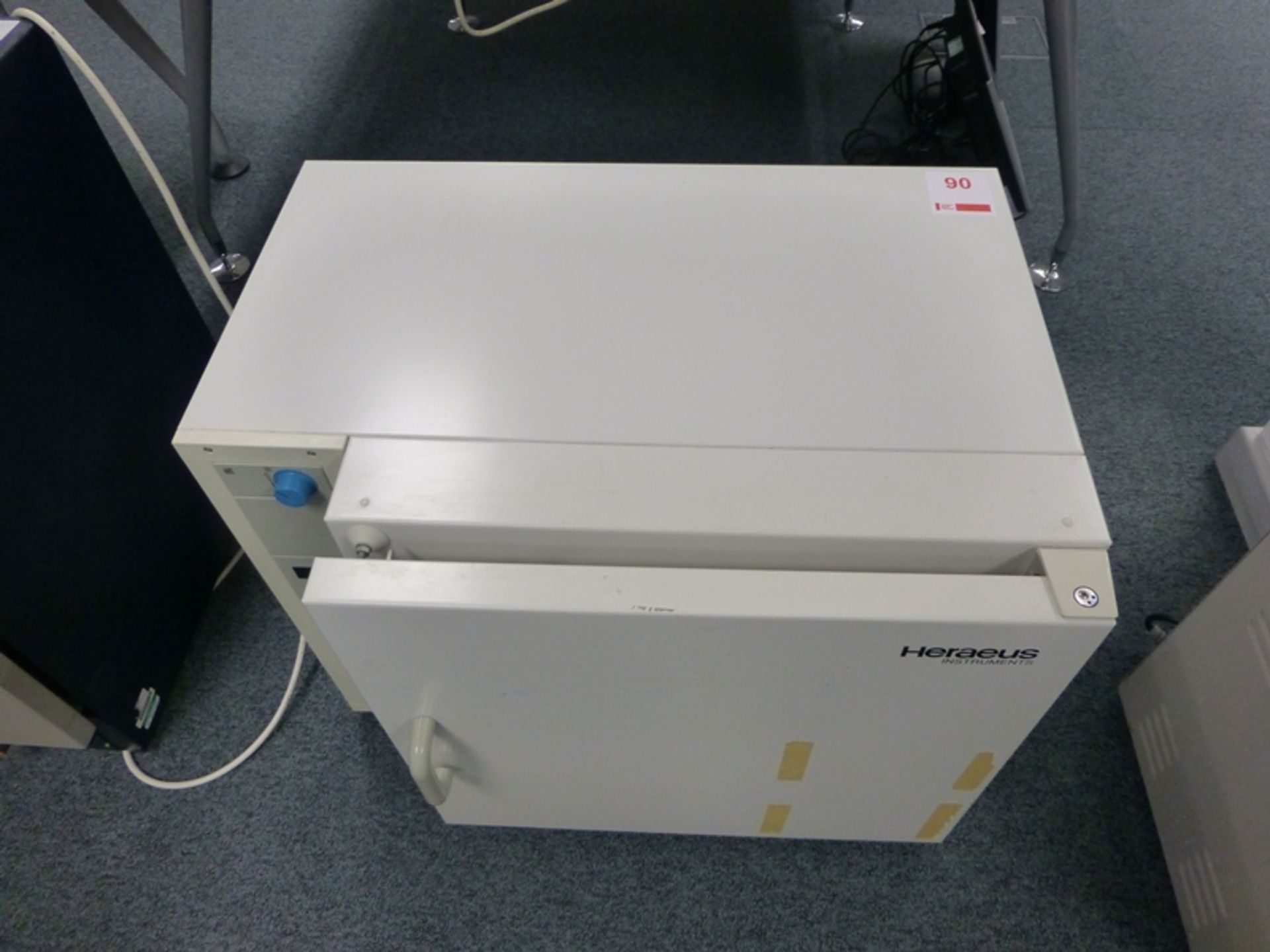 Heraeus benchtop incubator, internal dimensions, 400mm x 340mm x 380mm