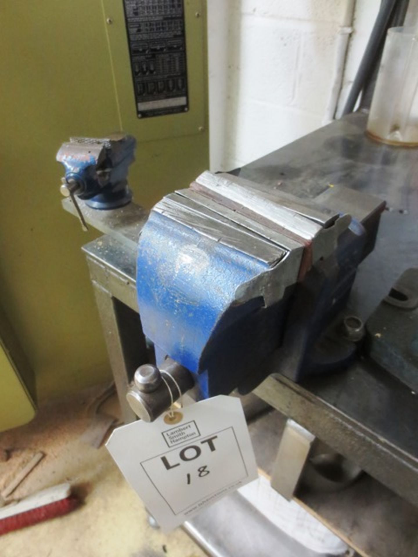Record No 3, 4" bench vice and 2½" bench vice