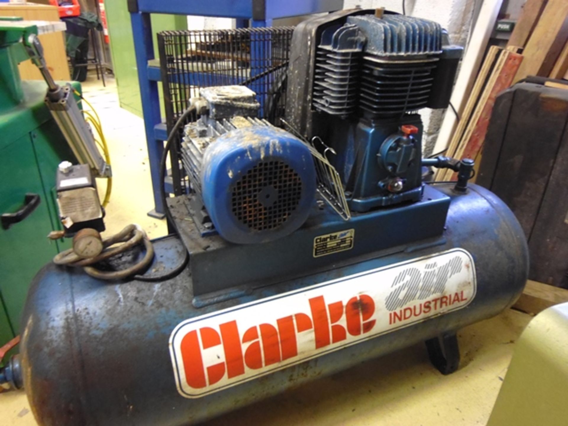 Clarke Air SE 25C 200 air compressor - 884435 - 3 phase. Please note:This lot does not have a