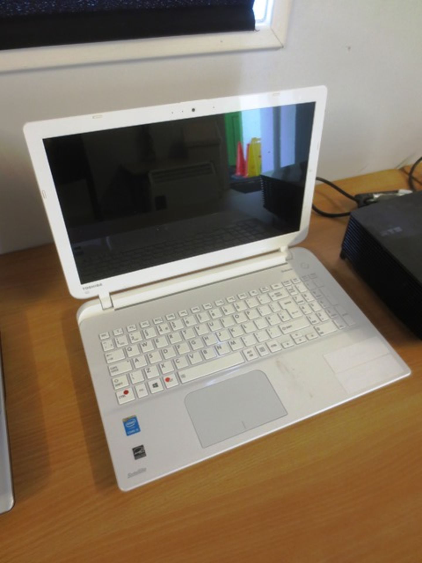 Toshiba Satellite L50-B-235 laptop computer and charger