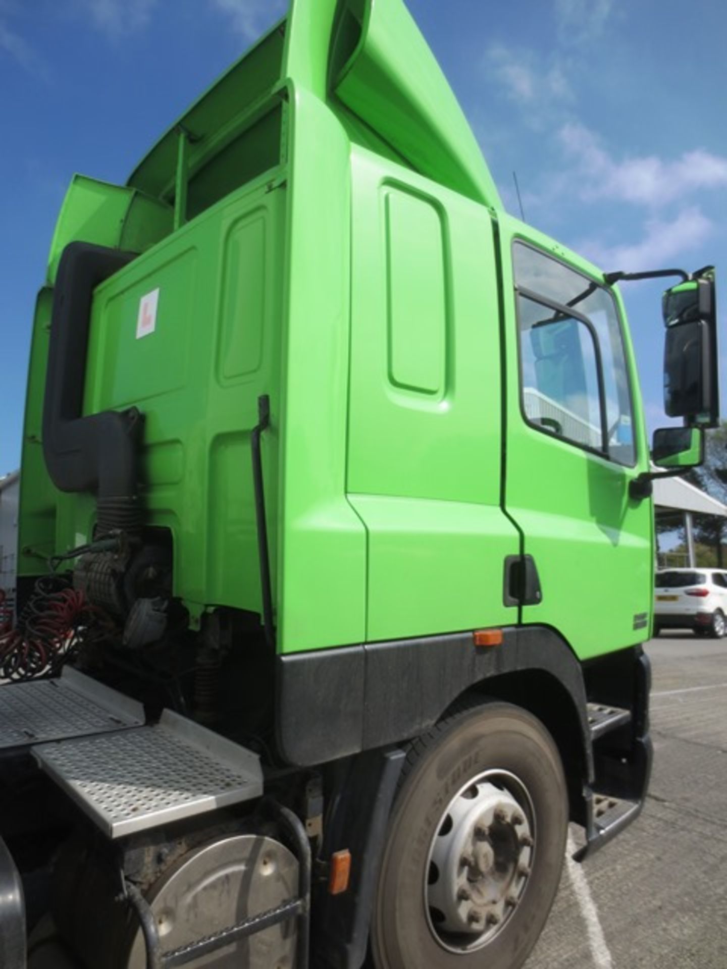 DAF FT CF 85.380 sleeper cab, arctic tractor unit, VIN No: XLRTE 85 XCOE 557376, serial no: - Image 5 of 13