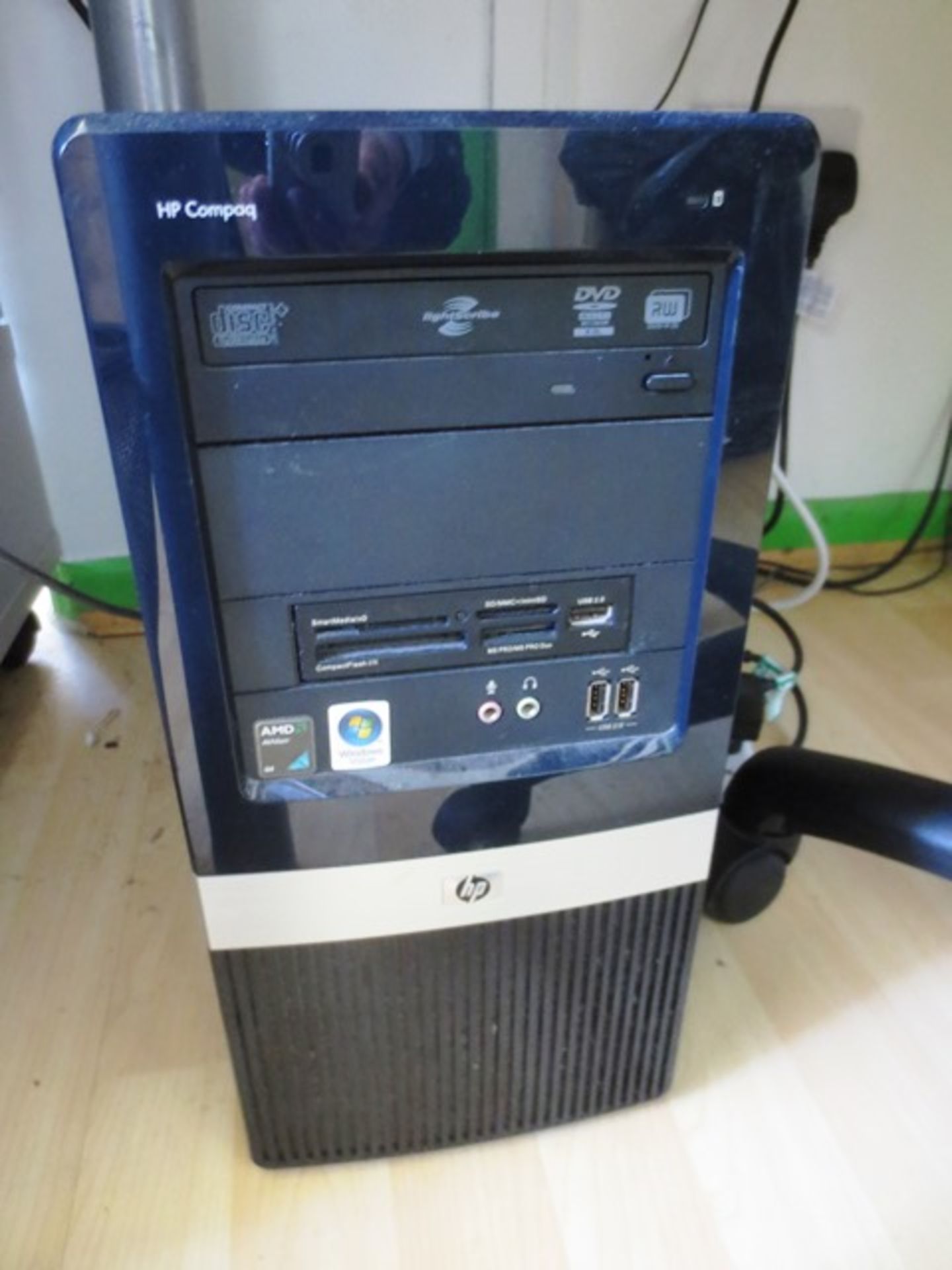 HP Compaq desktop PC, HP flatscreen monitor, keyboard, mouse