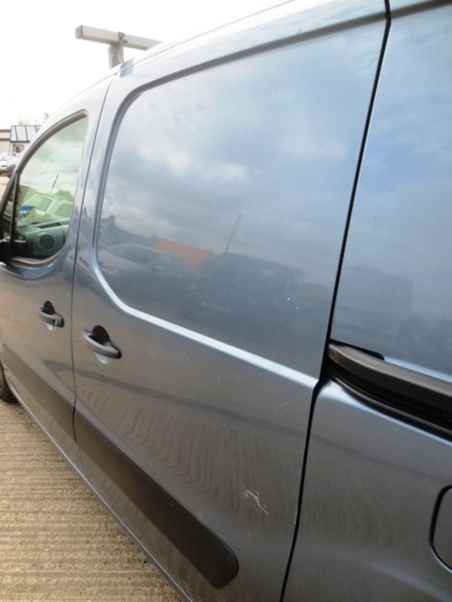 Peugeot Partner 850 SE HDi 75 panel van, 1560cc diesel, MOT: 18/04/18, mileage: 57,650, reg no: WK09 - Image 9 of 14