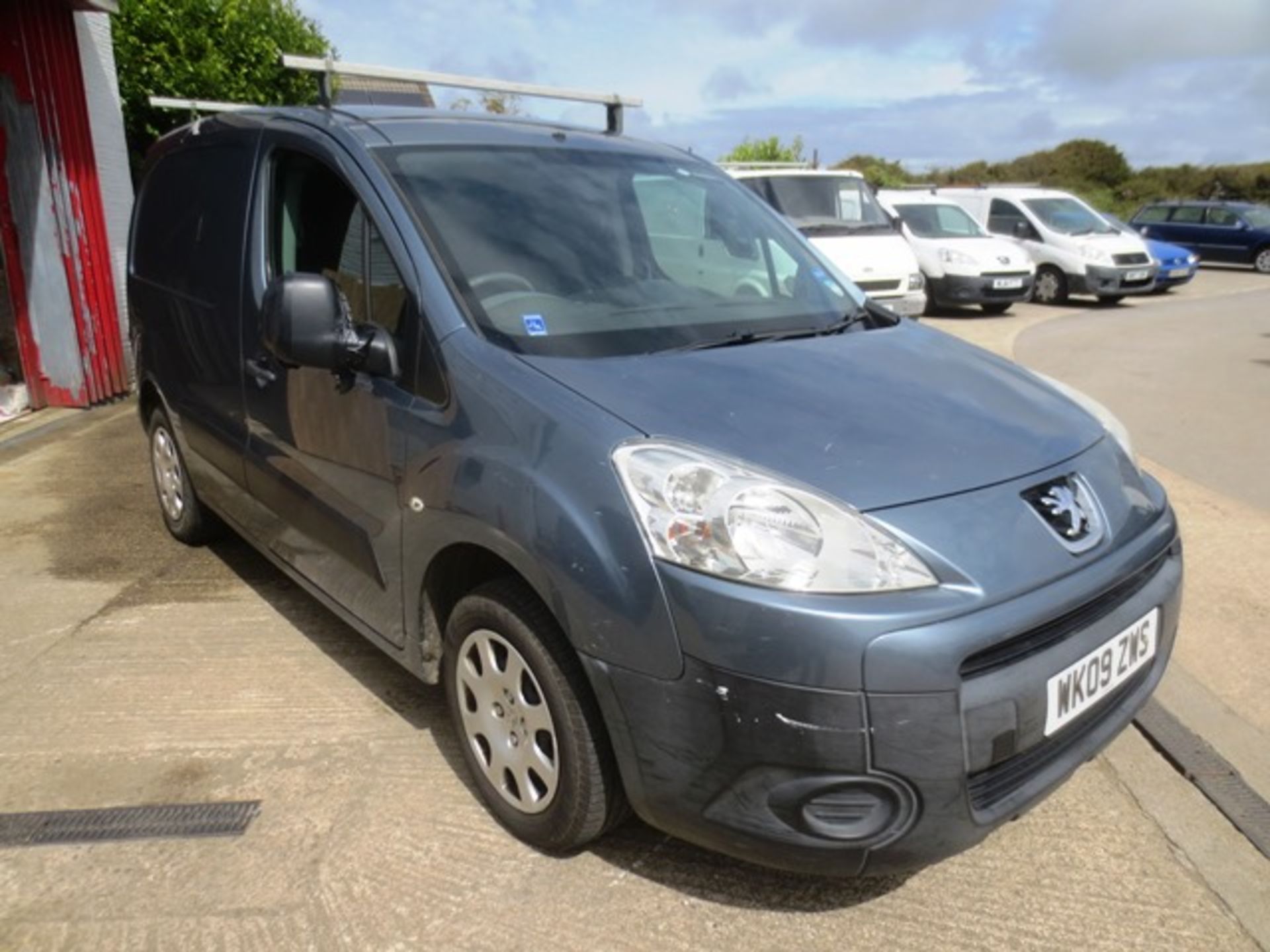 Peugeot Partner 850 SE HDi 75 panel van, 1560cc diesel, MOT: 18/04/18, mileage: 57,650, reg no: WK09