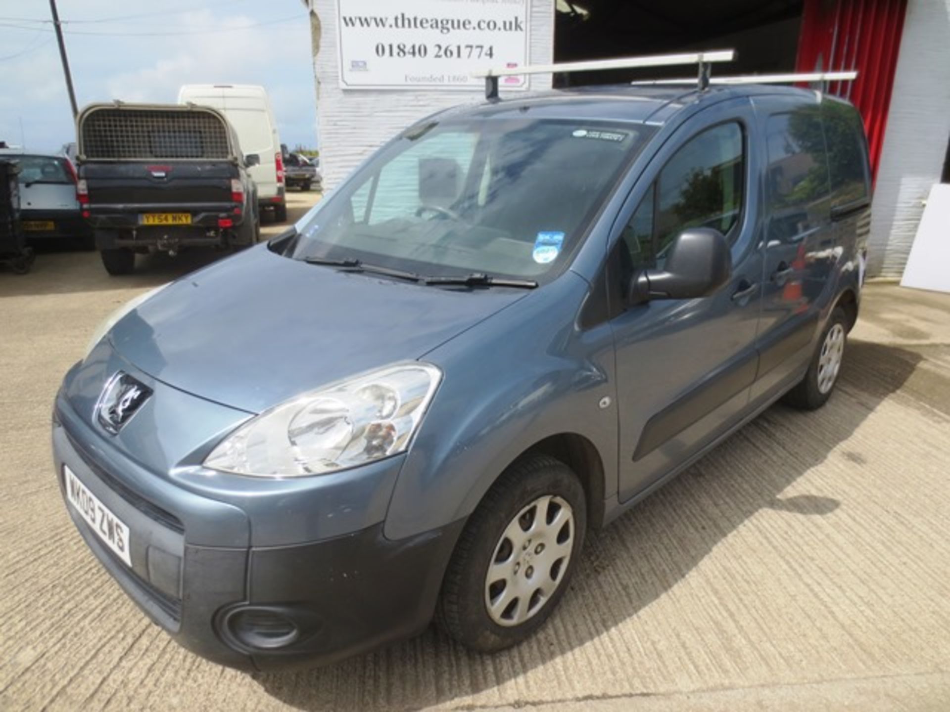 Peugeot Partner 850 SE HDi 75 panel van, 1560cc diesel, MOT: 18/04/18, mileage: 57,650, reg no: WK09 - Image 3 of 14