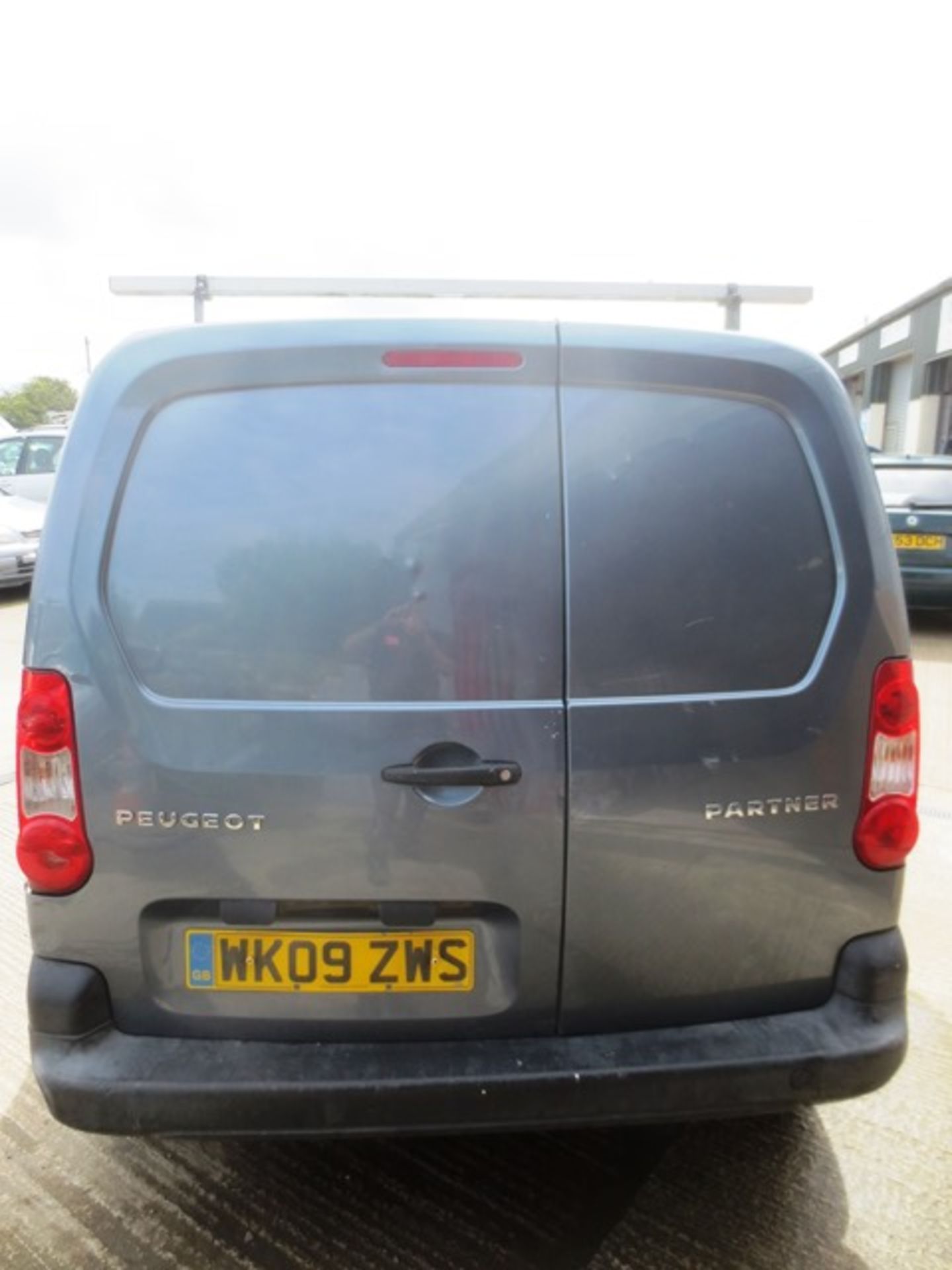 Peugeot Partner 850 SE HDi 75 panel van, 1560cc diesel, MOT: 18/04/18, mileage: 57,650, reg no: WK09 - Image 5 of 14