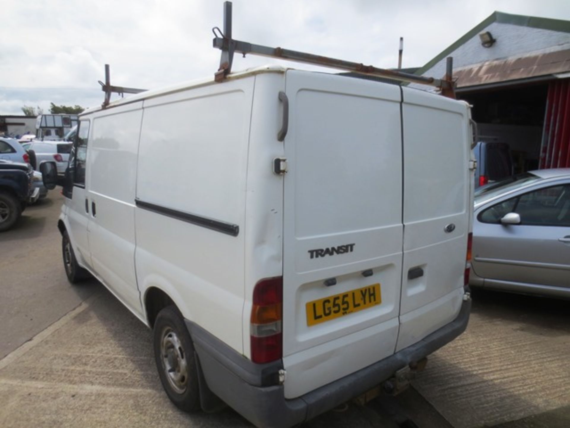 Ford Transit 300 SWB panel van, 1998cc diesel (2005), MOT: 30/11/17, mileage: 89,921 (mileage - Bild 6 aus 12