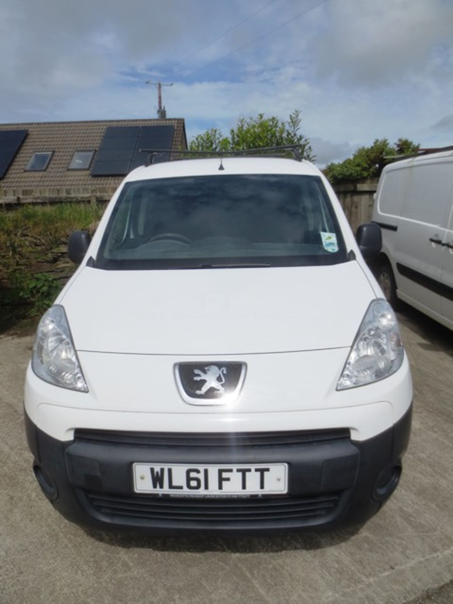 Peugeot Partner 850 Professional HDi 1560cc diesel panel van, MOT: 13/01/18, mileage: 63,700, reg - Image 3 of 9