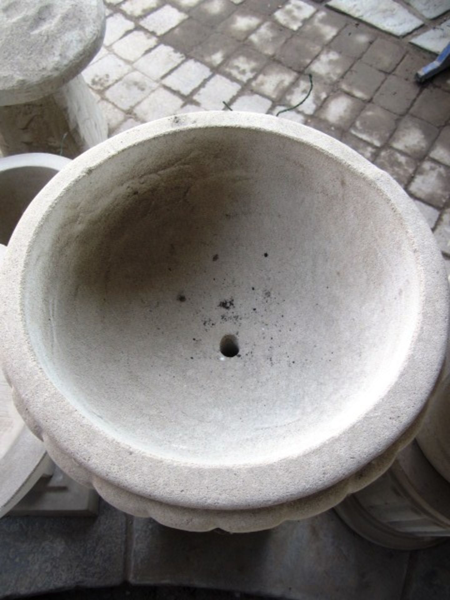 Reconstituted concrete stone 2-piece plinth and circular planter, approx. dimensions: height 790mm x - Image 2 of 2