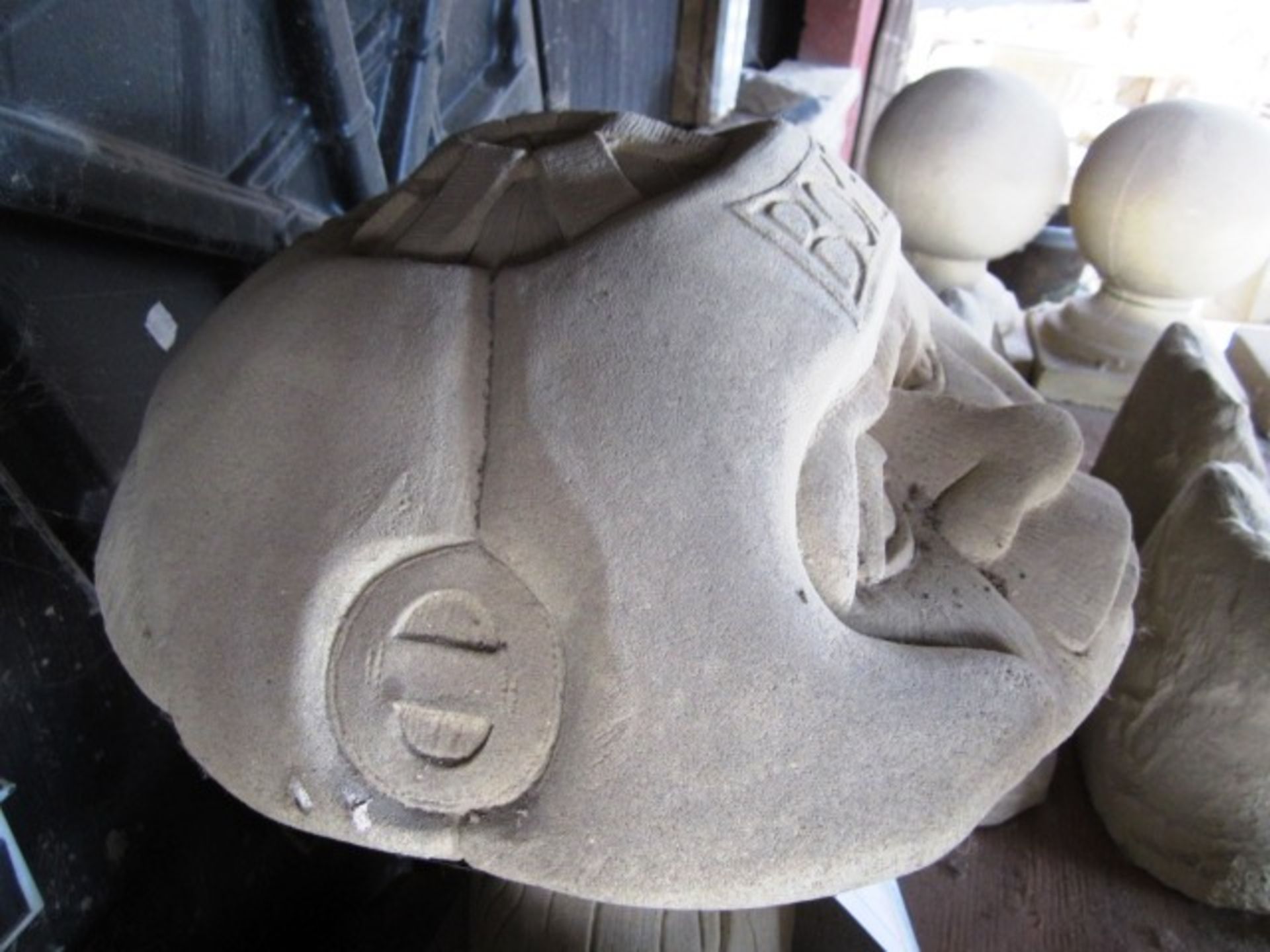 Reconstituted concrete stone 2-piece "Boxer Head" toadstool, approx. dimensions: height 380mm x - Image 3 of 3