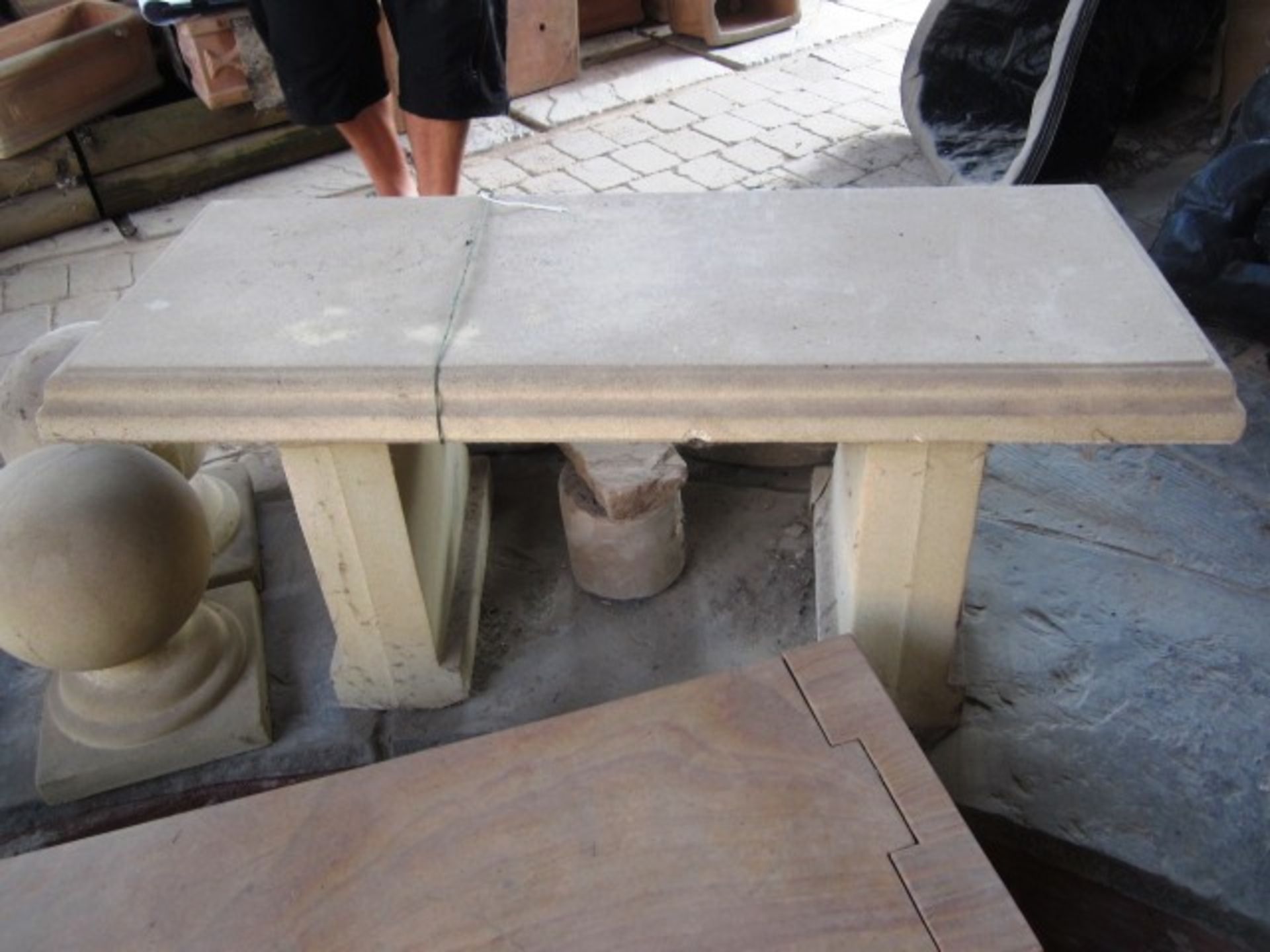 Reconstituted concrete stone 3-piece bench comprising of: 2 x uprights, 1 x bench seat, approx. - Image 2 of 3