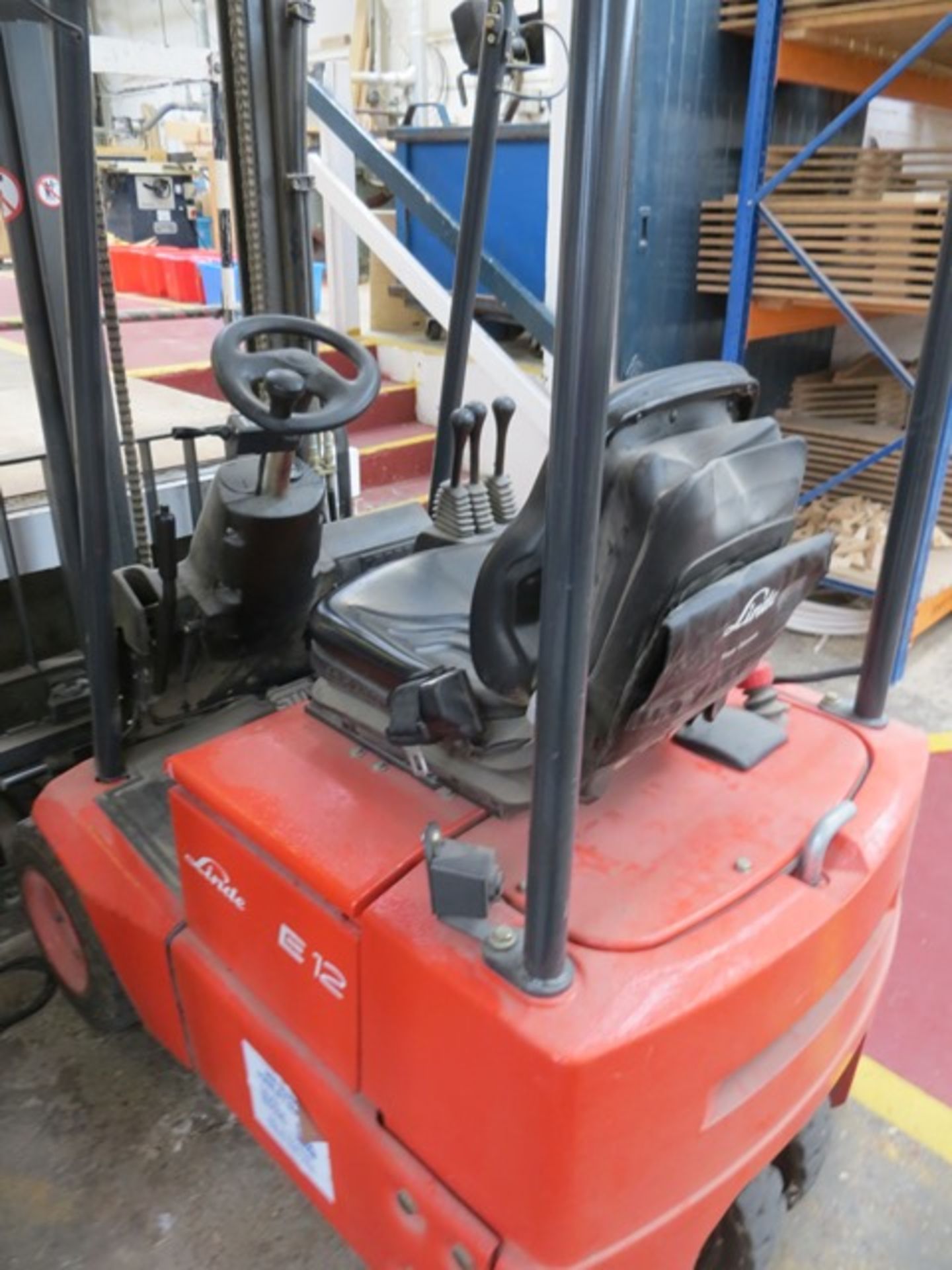 Linde E12Z-02 1200Kg electric fork lift truck and charger (2006) s/n H2X324T 0723 2549 recorded - Image 2 of 3