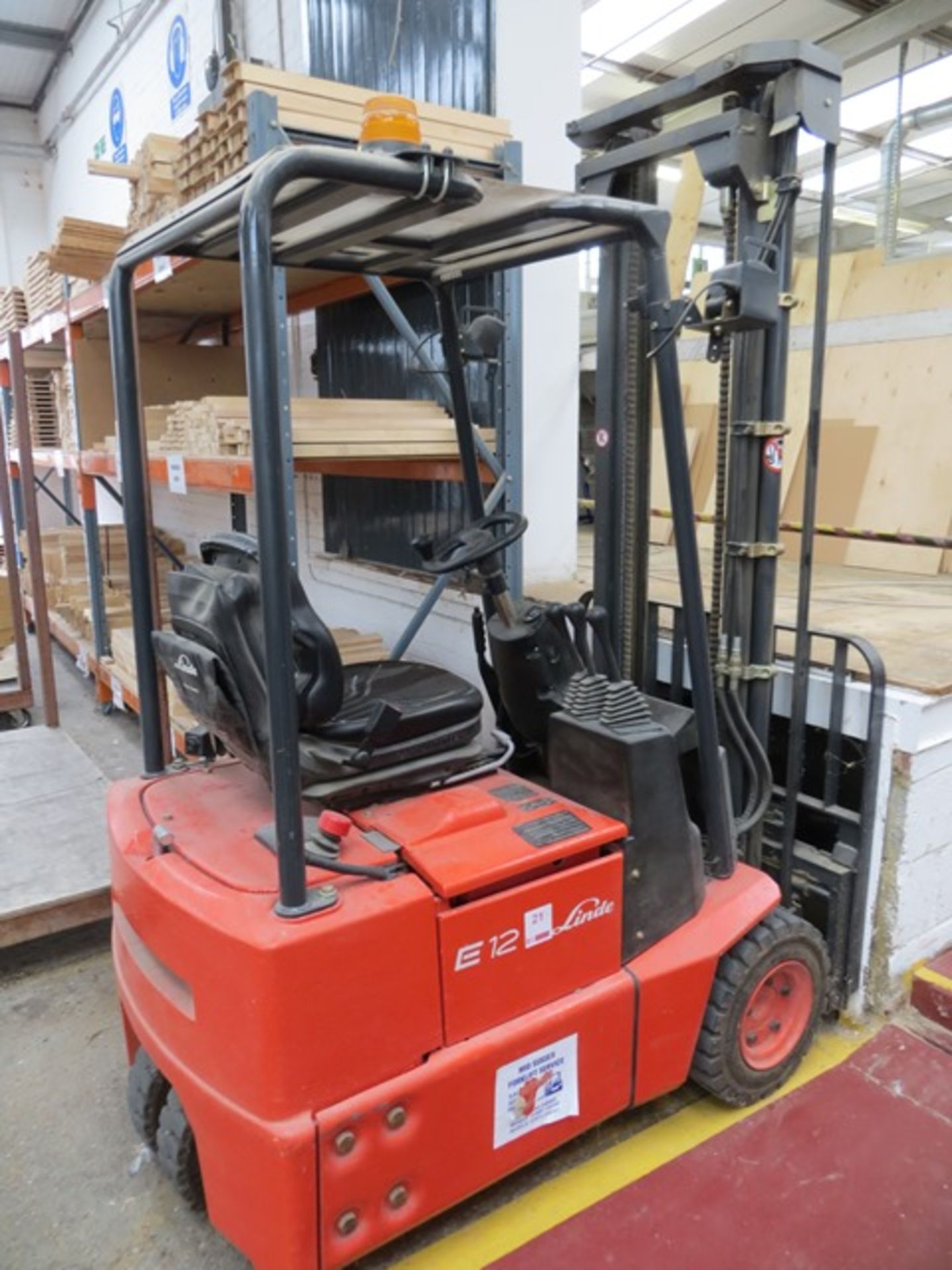 Linde E12Z-02 1200Kg electric fork lift truck and charger (2006) s/n H2X324T 0723 2549 recorded