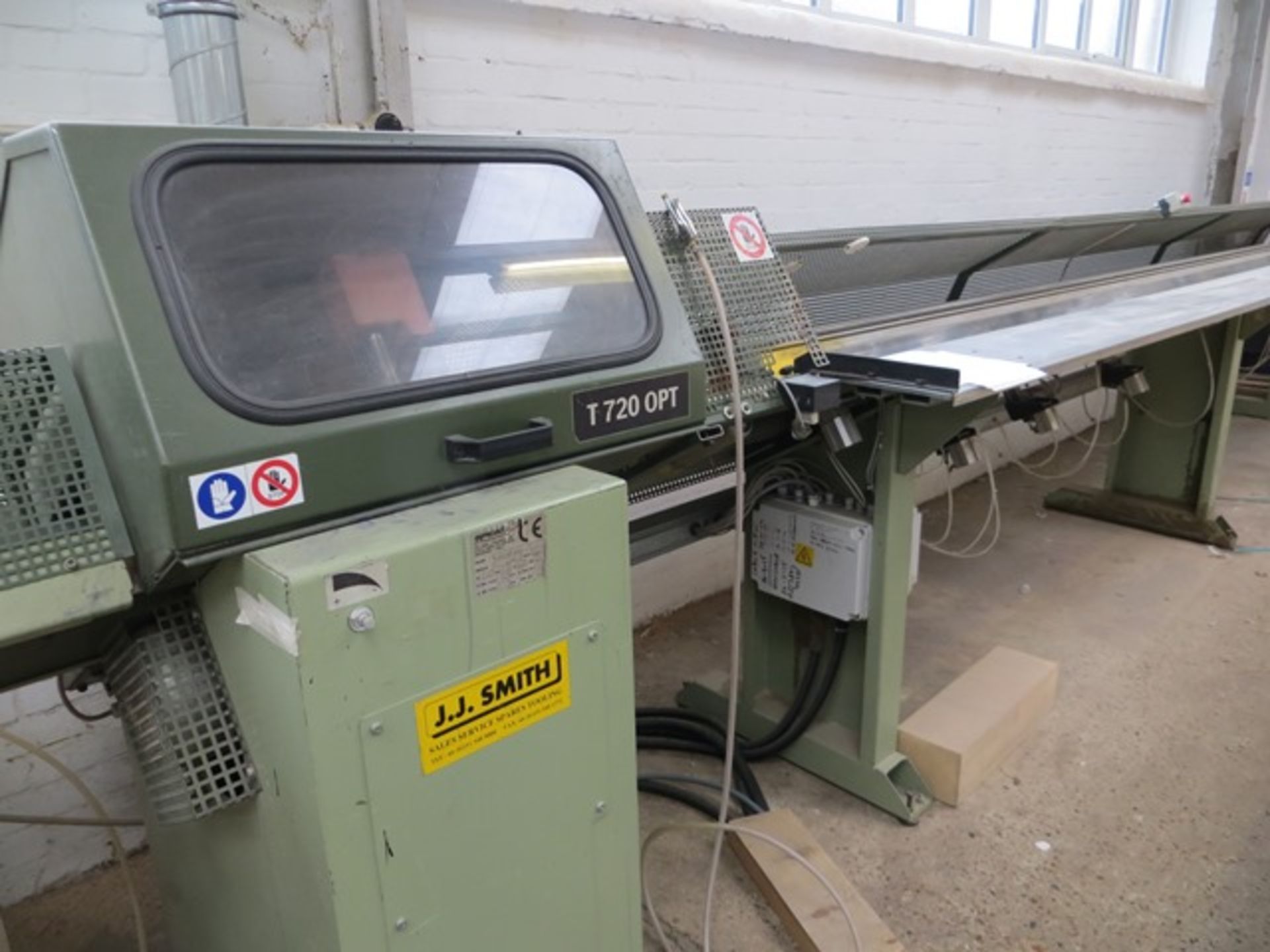 OMGA T720 UPT 5000 CNC cross cut saw with infeed and outfeed table and A300 DRO s/n 2462 (1999). [