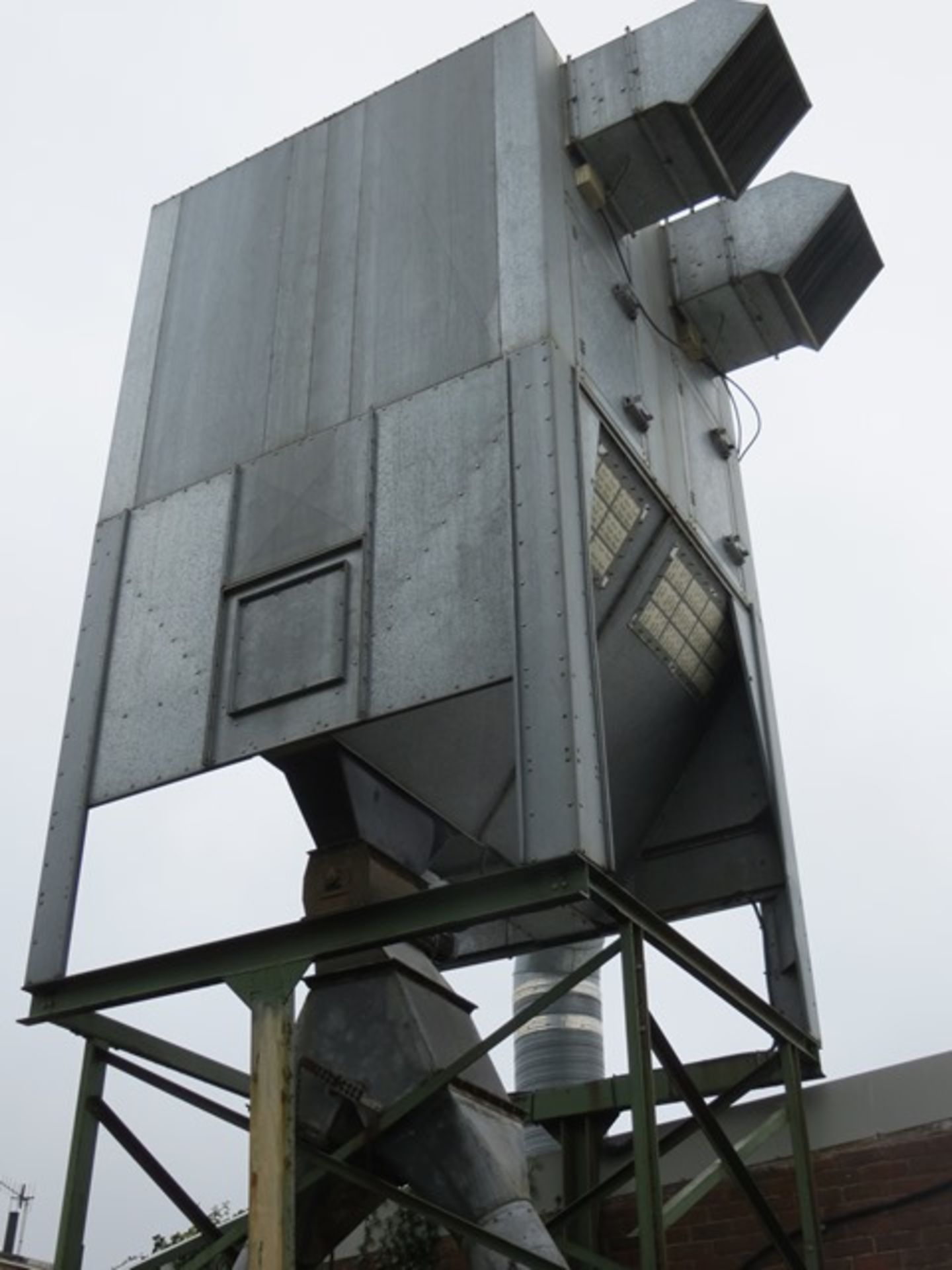 Industrial dust control extraction and particle collection system c/w ducting throughout as - Image 2 of 9