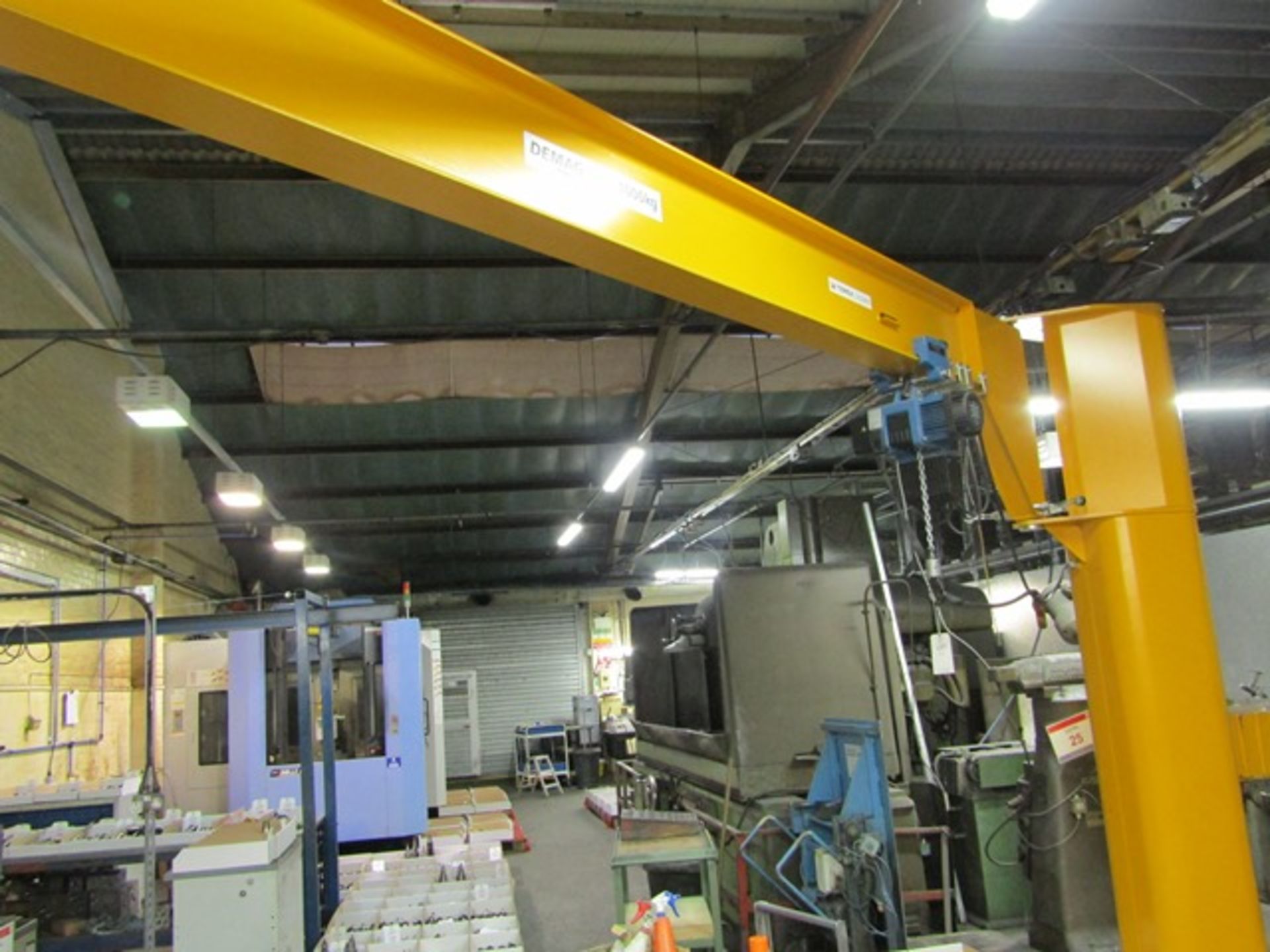 Demag 1000kg heavy duty pillar jib arm crane, approx swing 6m, fitted Demag 1000kg, electric chain - Image 3 of 5