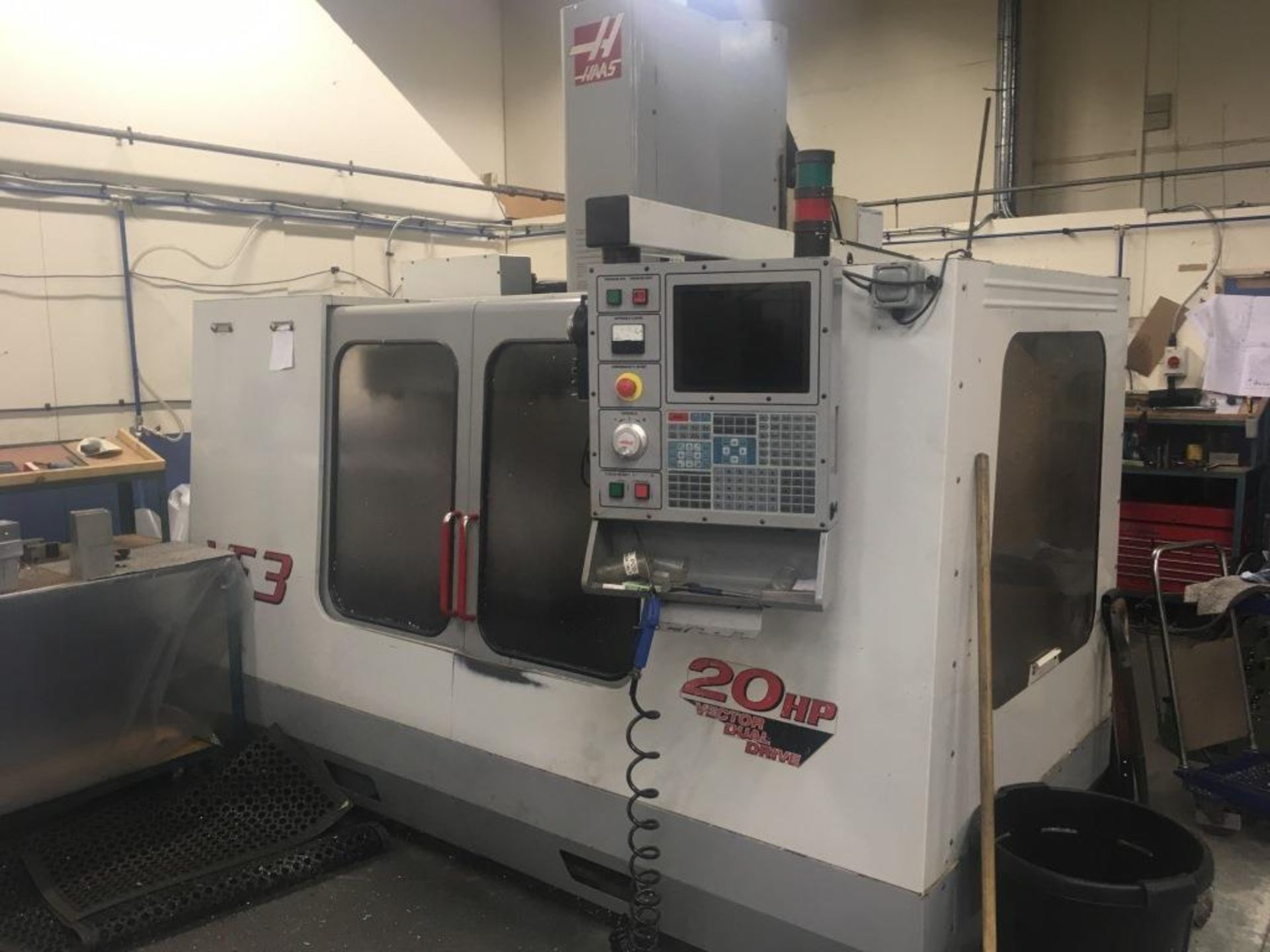 Haas model VF3, CNC vertical machining centre, serial no: 20843 (2001), Haas CNC control with hand - Image 3 of 9